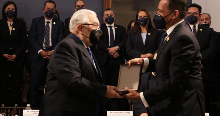 Homenajea UG al Dr. Sergio García Ramírez con el Doctorado Honoris Causa