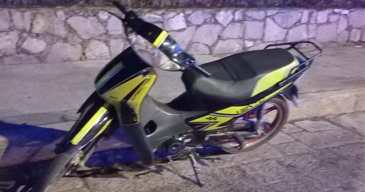 Detienen a menores ebrios en motocicleta