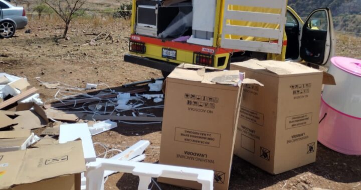 Captura Policía a ladrones de camión cargado de muebles