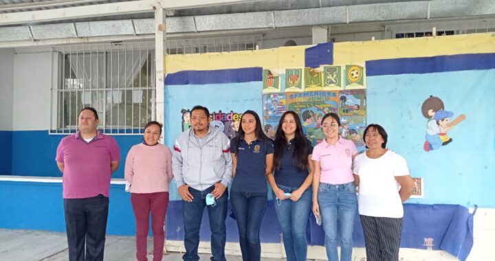 Estudiantes UG enseñan las Leyes de Newton a niñas y niños de escuela rural