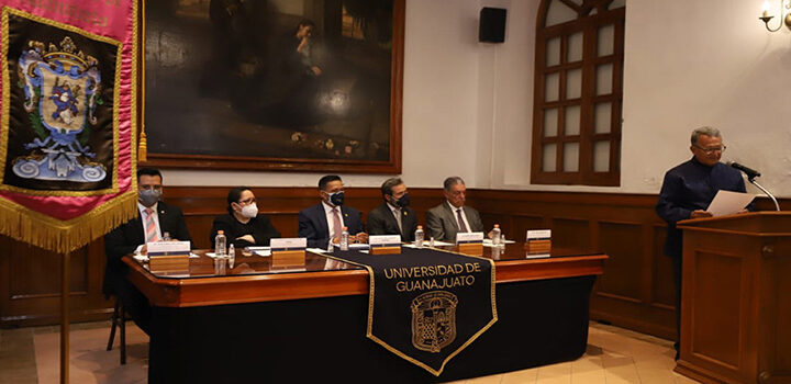 Reconoce UG a integrantes de la generación 1985-1990 de la Licenciatura en Derecho