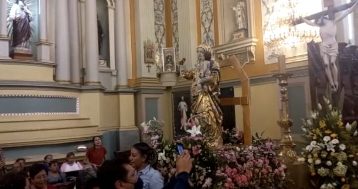 Capitalinos celebran la llegada de la imagen de la virgen por más de 460 años