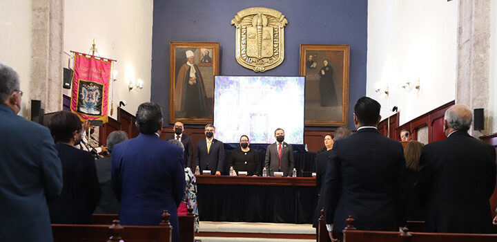 Conmemoran 50 aniversario de egreso de Licenciatura de Abogado y Notario Público de la UG