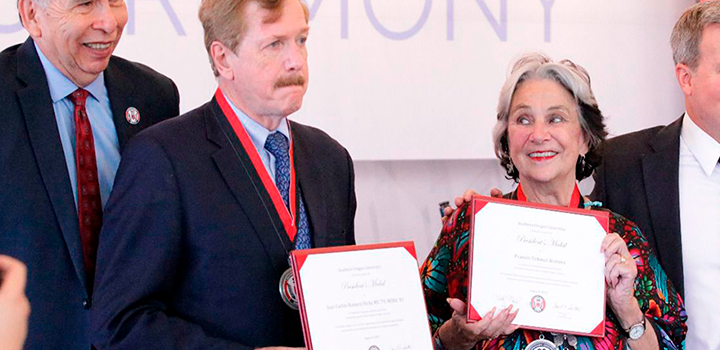 Distinguen al Ex Rector de la UG Juan Carlos Romero Hicks con la Medalla Presidente