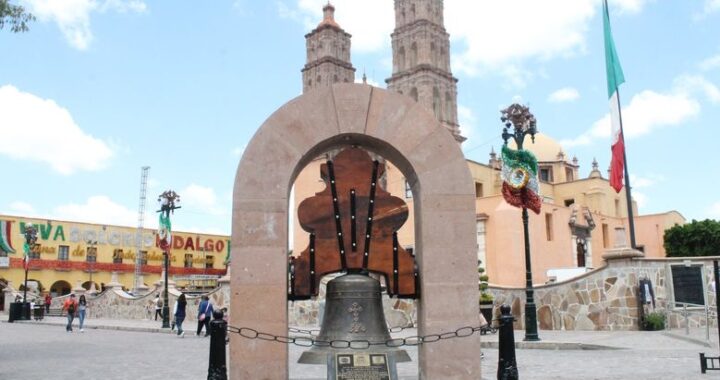 Contrastes en El Pueblo Adorado