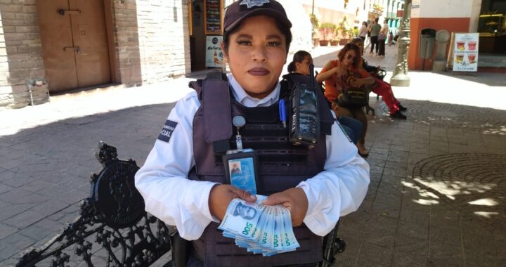 Recupera policía 6 mil pesos que cuentahabiente olvidó en cajero
