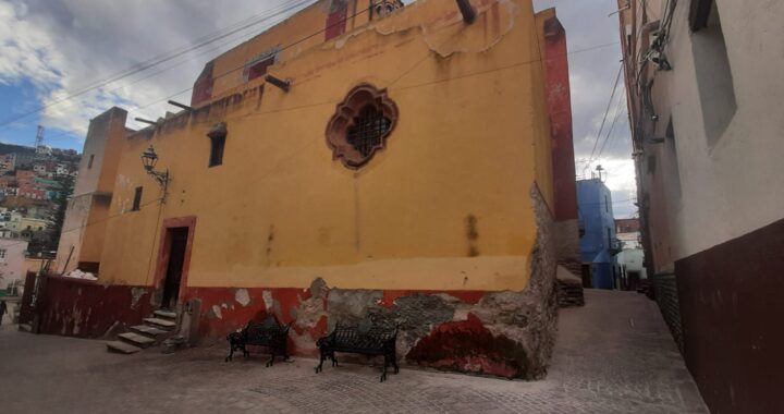 Restauran fachada y muros del templo de San Roque