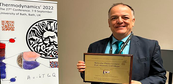 El Dr. Alejandro Gil Villegas, investigador UG, es el primer científico latinoamericano galardonado con el “Molecular Physics Award”