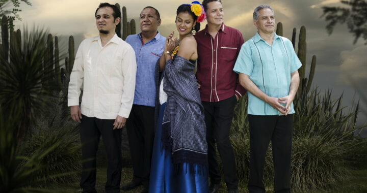 Rinden homenaje a la época de oro de la música mexicana Sindy Gutiérrez y Paax K’aay en el FIC 50