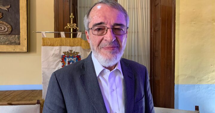 Reconocerán a Jorge Ayala Blanco con la presea Cervantina
