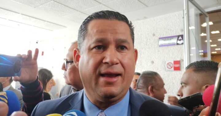 Llama gobernador a dejar de ser ridículos y reconocer los resultados de la elección