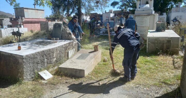 Los panteones de la capital cumplen con sus horarios, normativas y mantenimiento