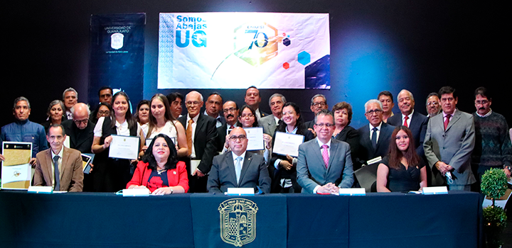 Reconoce CNMS UG a personal académico, administrativo y a estudiantes de excelencia, en la ENMS Irapuato en su 71 aniversario