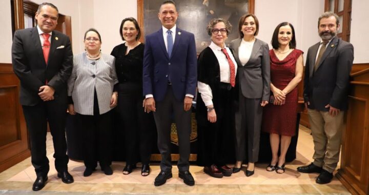Homenajean a maestras de la UG por su contribución a los estudios de Derecho 