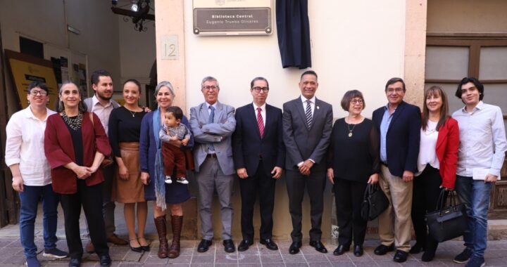 Nombra UG Claustro Académico en honor del Maestro Eugenio Trueba Olivares a la Biblioteca Central universitaria  