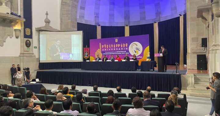 Cumple un año UG de incluir el lenguaje de señas de sus aulas