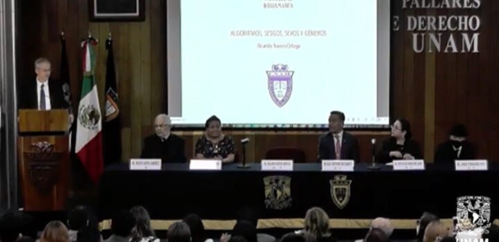 Entrega Rectora del Campus Guanajuato de la UG presea “Francois Julien La-Ferriere”