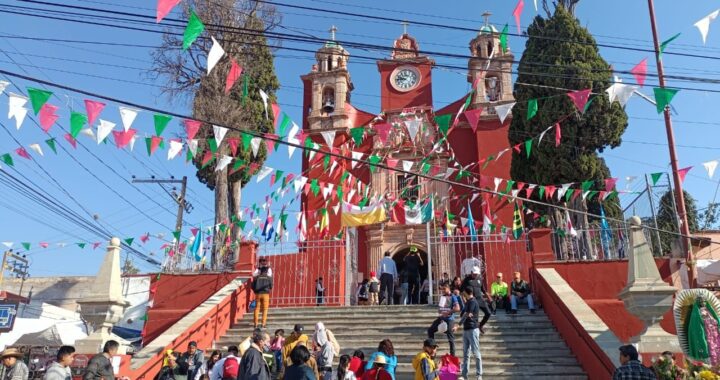 Miles de capitalinos acuden a celebrar a la guadalupana en su día
