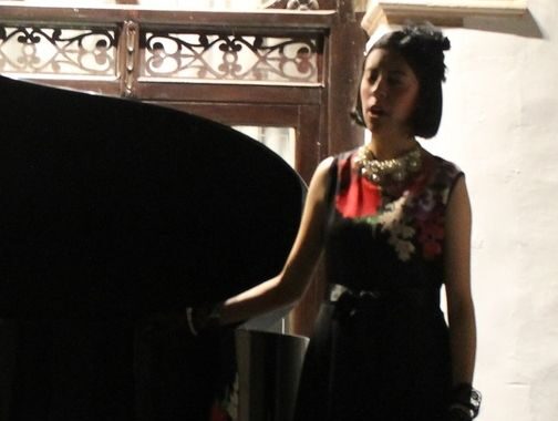 SAMANTHA GUEVARA, JOVEN QUE CANTA Y ENAMORA