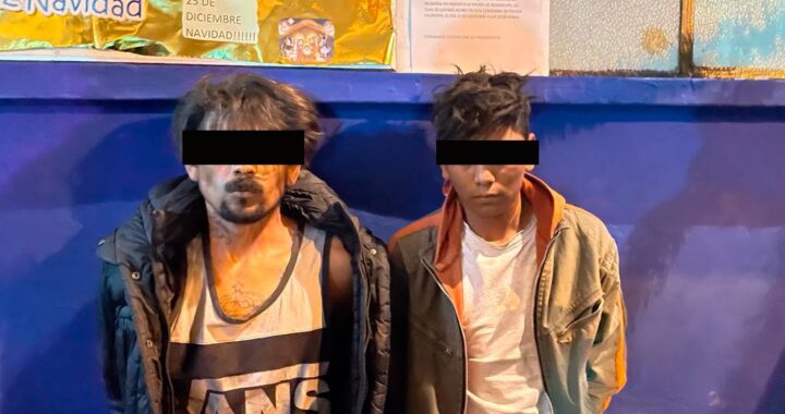 Capturan a 2 sujetos con cargamento de presunta droga; llevaban más de 300 dosis