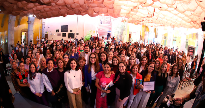 Diputada presenta en la UG su libro «Los sueños de la niña de la montaña»