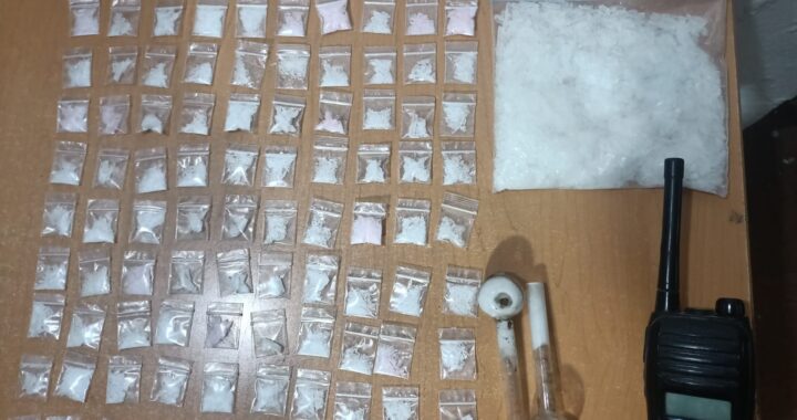 Detienen a joven con 93 dosis y una bolsa de presunto cristal