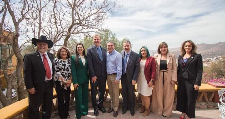 Hace Navarro equipo con liderazgos migrantes