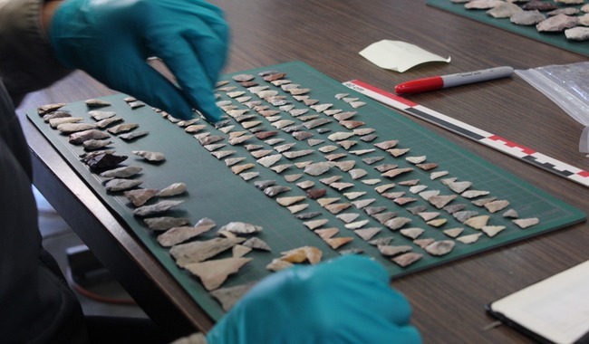 México recibe colección de puntas de flecha milenarias devueltas por un ciudadano de Estados Unidos