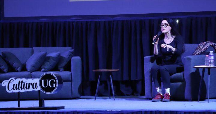 Avelina Lésper habla en la UG de “El fraude del arte contemporáneo”