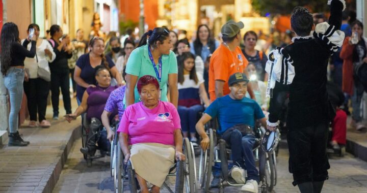 Viven 200 personas la Callejoneada Incluyente en Guanajuato Capital
