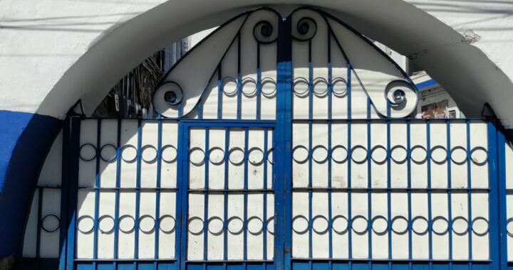 Detienen a sujeto que intentó golpear a su mamá con una pala