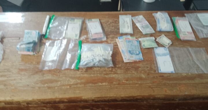 Detiene Policía capitalina a 2 presuntos implicados en robo contra cafetería