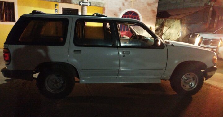 Recuperan camioneta robada y detienen a 2 jóvenes