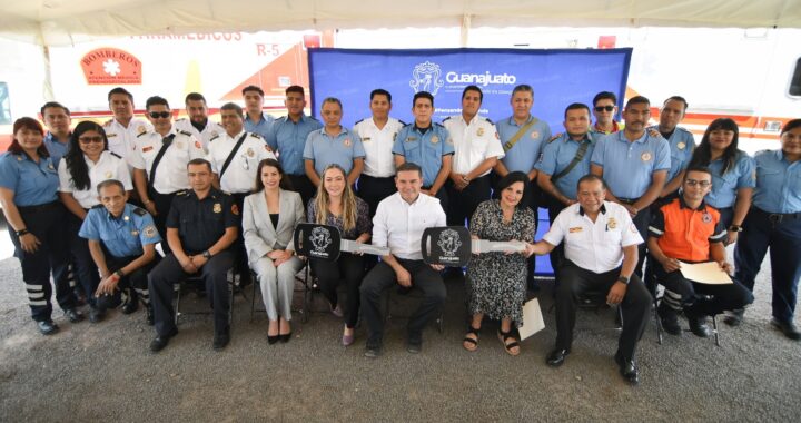 Apoyan a los cuerpos de bomberos de la capital con ambulancias y recursos económicos