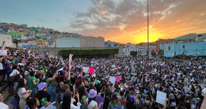 Capitalinas guanajuatenses se unen en marcha para exigir el reconocimiento de sus derechos