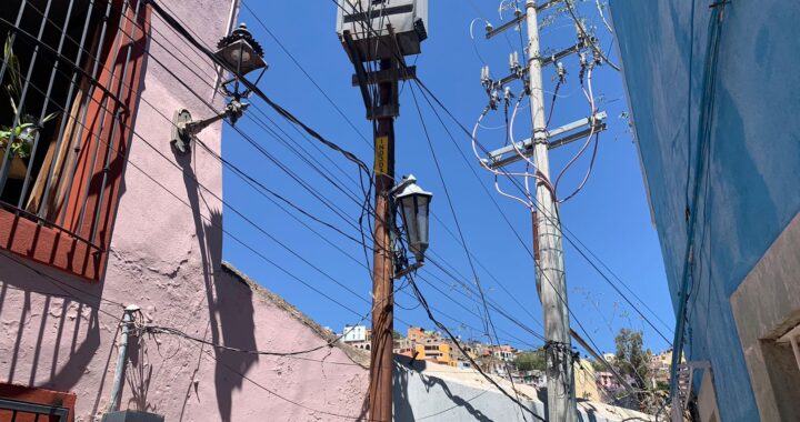 Solicita diputada retiro de cables inservibles en la capital
