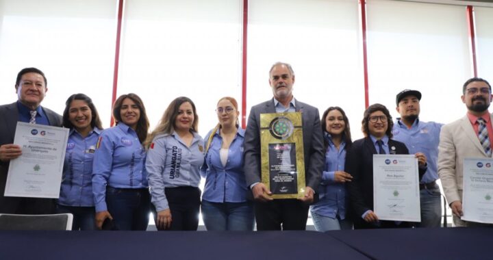 Entrega SECTUR Guanajuato premio de México Desconocido a la expresión uriangatense