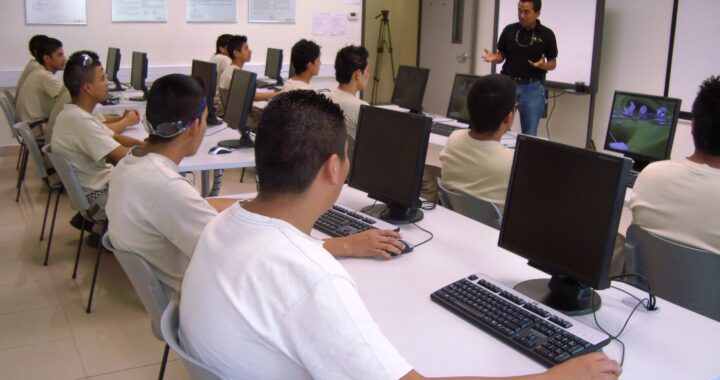 Capacitan a más de 11 mil personas para distintos trabajos