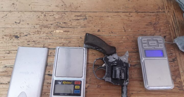 Detienen a joven que portaba arma de fuego