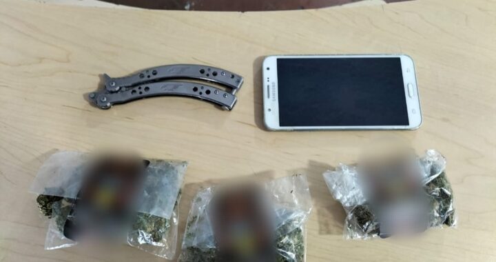 Detienen a joven con 3 bolsas de presunta marihuana; lo acusan de presuntos robos en Gavira