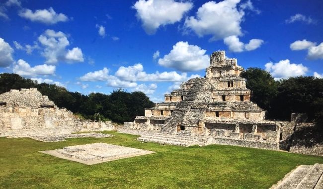 Aplican el Programa de Mejoramiento de Zonas Arqueológicas en Edzná y Xcalumkín, Campeche