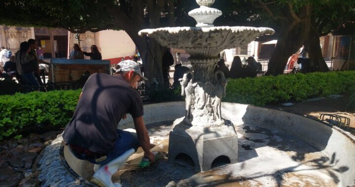 Dan mantenimiento continuo a las fuentes de Guanajuato Capital