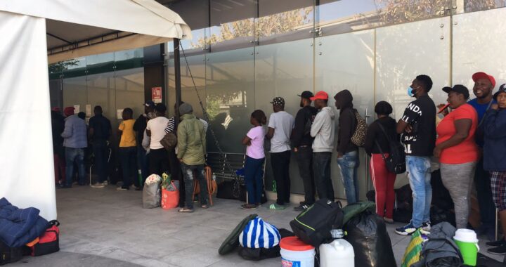 Atienden a migrantes haitianos que llegaron a Guanajuato