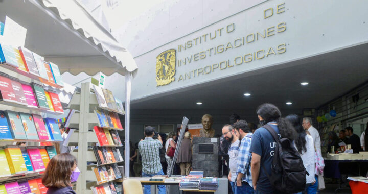 Cumple 15 años la Feria del Libro Antropológico*