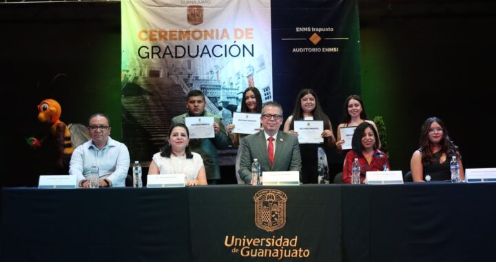 Estudiantes ENMS de Irapuato celebran su ceremonia de graduación