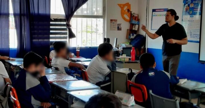 Para brindar mejor educación, proponer reducir a 28 la cantidad de alumnos en las aulas