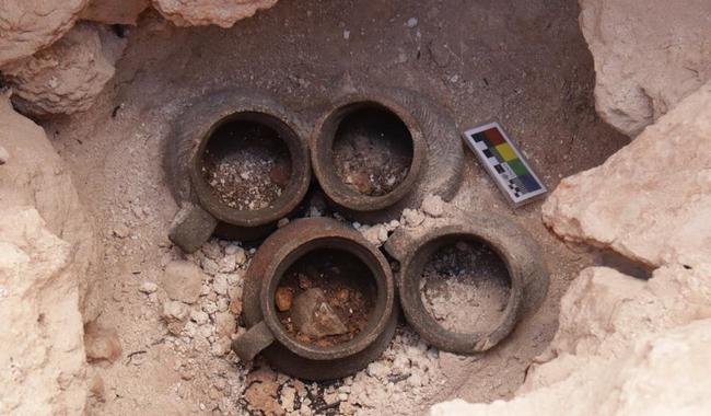 En labores del Promeza descubren milenaria ofrenda cerámica bajo la Estela 18 de Uxmal, Yucatán