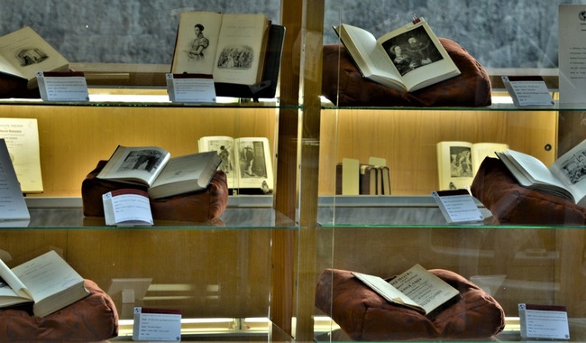 La ENAH exhibe 43 libros del Fondo Bibliográfico “José Toribio Medina”, relativos a la historia del Reino Unido