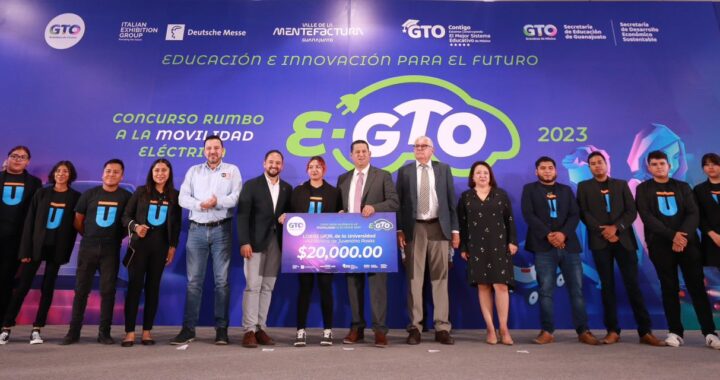 Entregan apoyos económicos a 20 equipos que participan en el concurso de electromovilidad