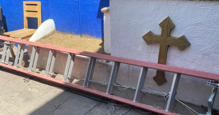 Recuperan dos escaleras presuntamente robadas y detienen a presuntos responsables